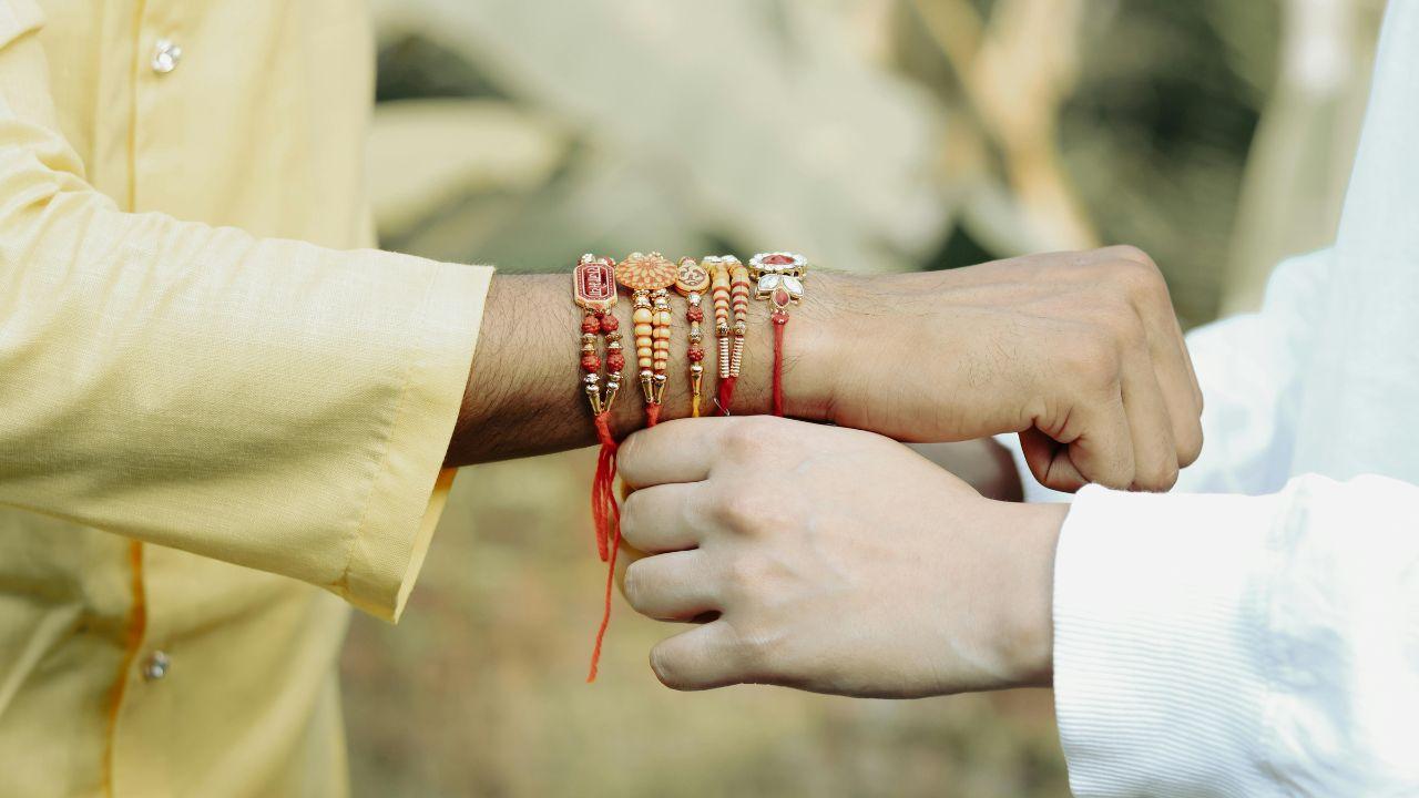 Mumbai LIVE: Congress leaders celebrate Raksha Bandhan with sex workers in city