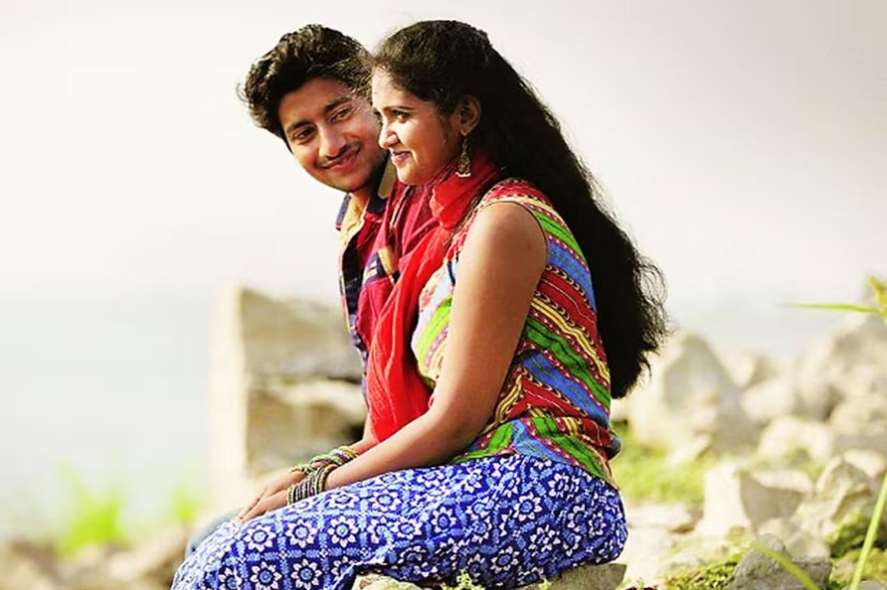 Nagraj Manjule’s Sairat, starring Akash Thasar and Rinku Rajguru is a landmark Marathi film that sparked nationwide debate about caste system. Its about how Parshya (son of a fisherman) and Aarchi (an upper-caste girl) are lovers but they are caught in web of caste politics. 