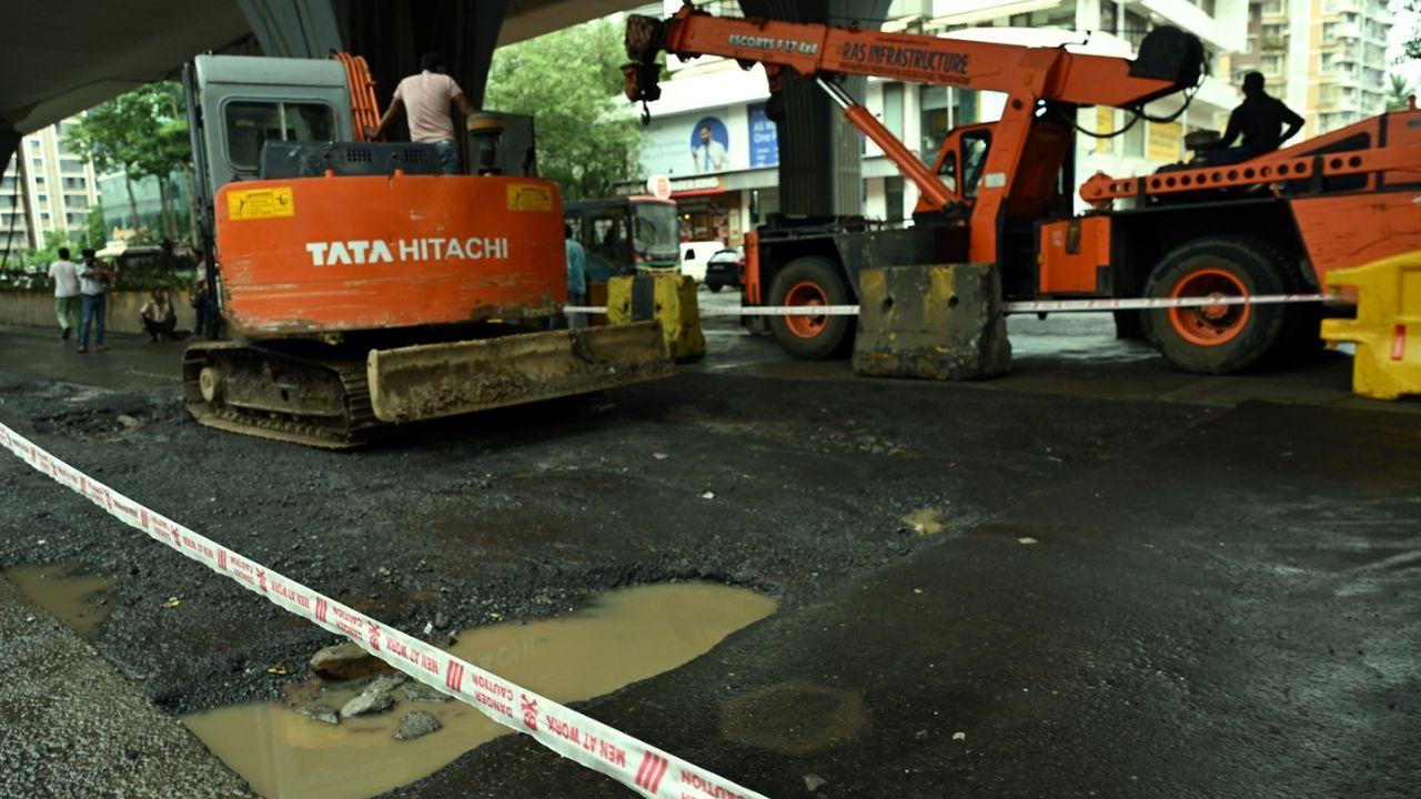 The situation was seen causing inconvenience and also delays in transportation. PIC/ KIRTI SURVE PARADE