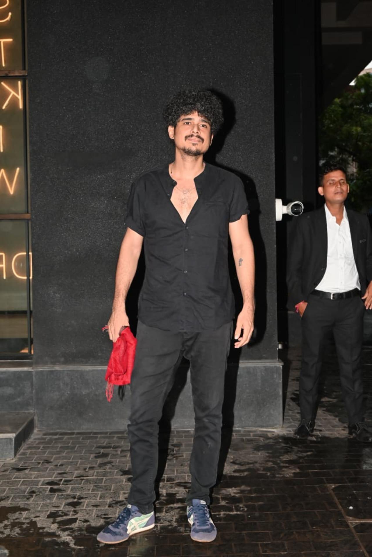Imaad Shah goes for an all black look for the screening