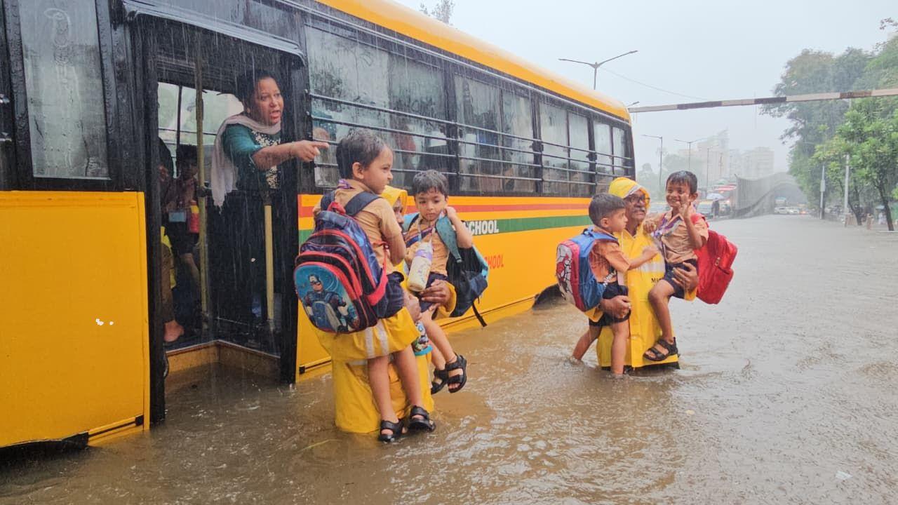 Amid the downpour, a Don Bosco School bus got stuck in severe waterlogging near Matunga Police Station. Inside the bus, six children, two lady staff members, and the driver were trapped for nearly an hour