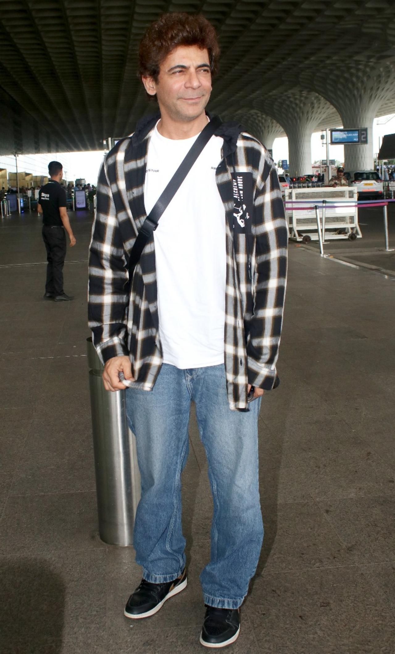 Keeping the look all comfy and casual, Sunil Grover heads out of the city. Did you know? Sunil can mimic almost everyone in the industry