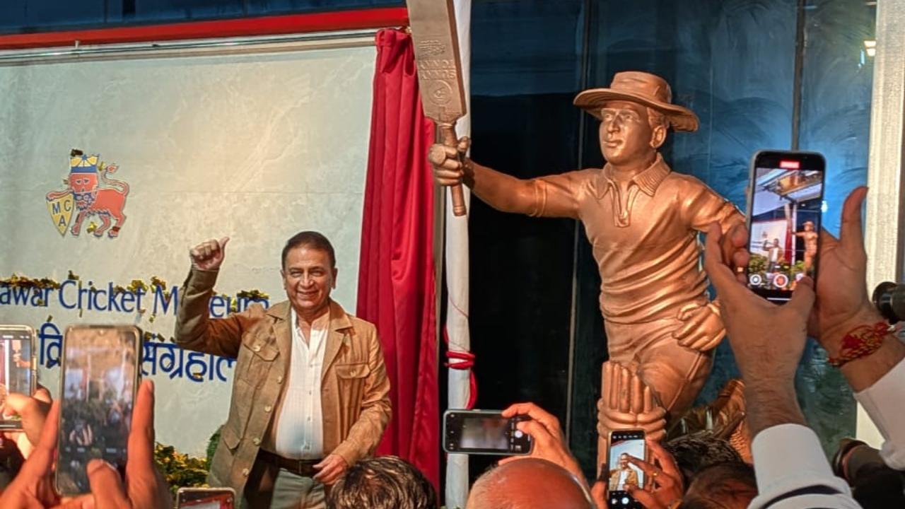 Later, the 'Little Master' himself was seen striking a pose next to his statue. The statue holds a significant importance, as it is sculpted in such a way that Gavaskar is seen celebrating his 10,000th run in the history of Test cricket. He was the first-ever player in the game's history to achieve the feat