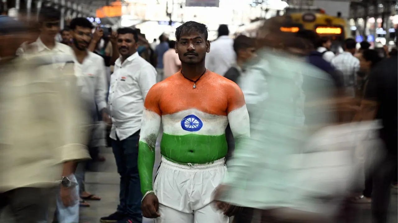 India@79: Rickshaw driver celebrates I-Day in tricolour body paint at CSMT