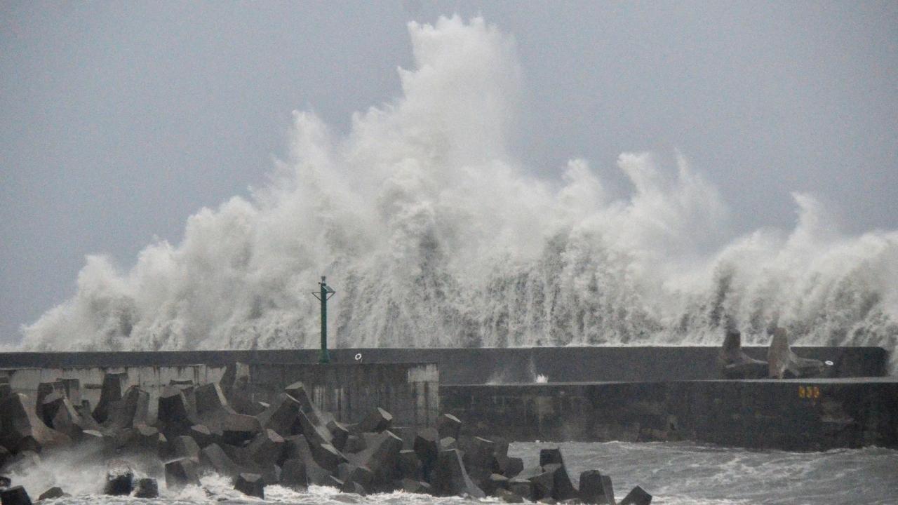 Typhoon Podul makes landfall in Taiwan