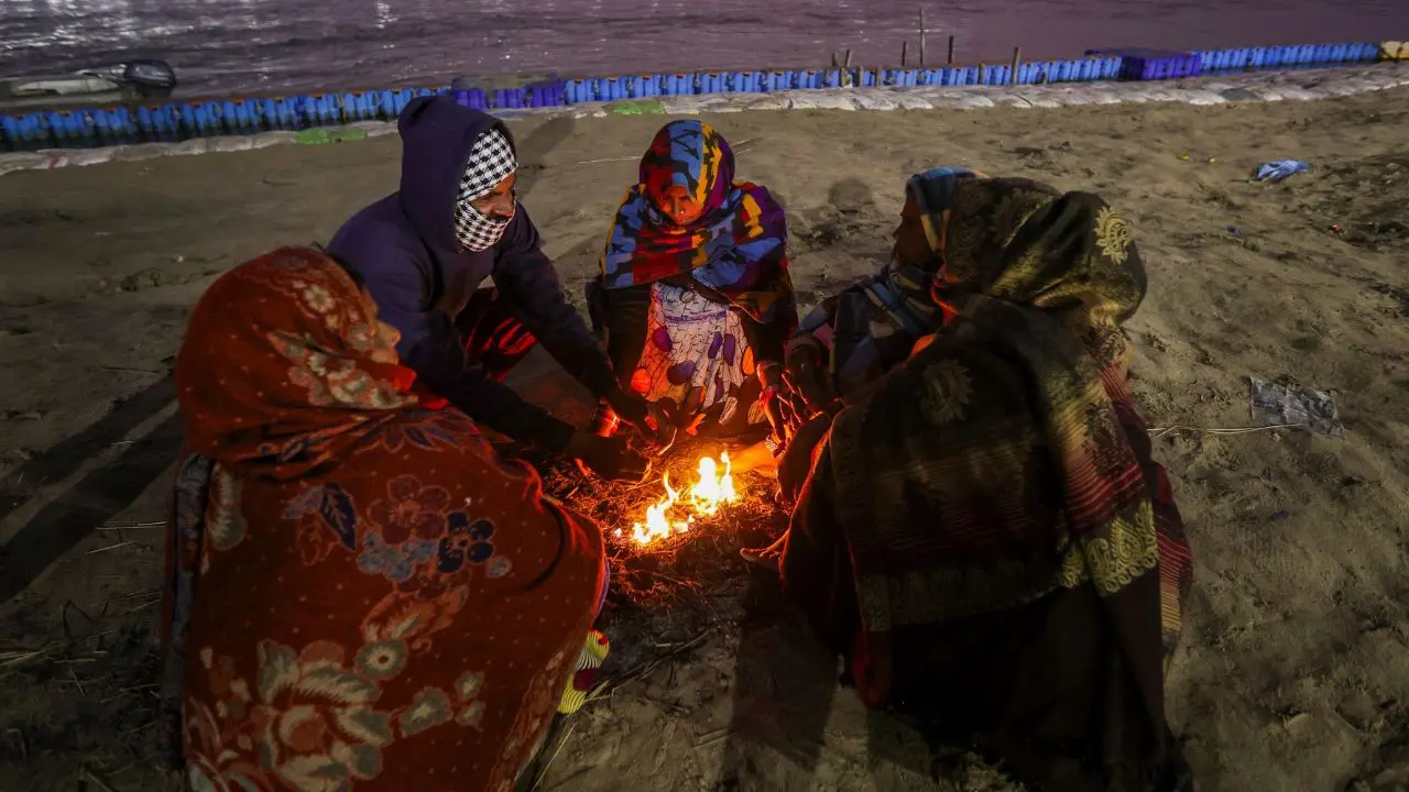 IN PICS: North India reels under cold wave; fog and pollution disrupt daily life