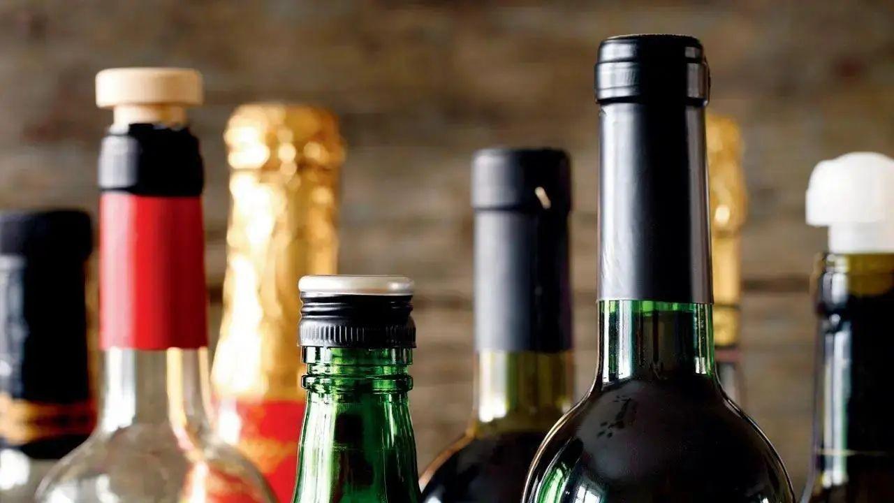 Mumbai LIVE: Rs 28.55 lakh worth of banned liquor seized in Nashik