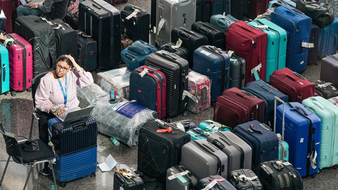 Indigo flight cancellations: Delhi HC pulls up Centre over aviation crisis