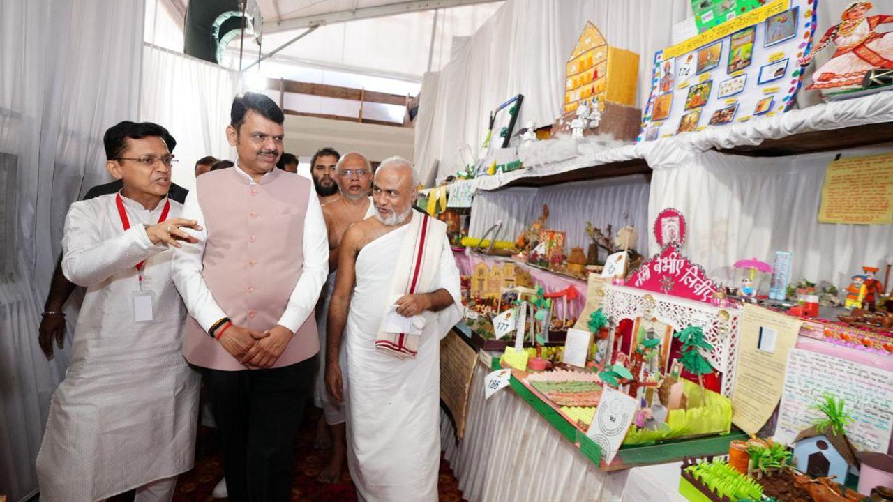 While attending the event at Borivli, the Chief Minister also inaugurated the 'Raja Rishabh Art and Culture Exhibition' in Mumbai