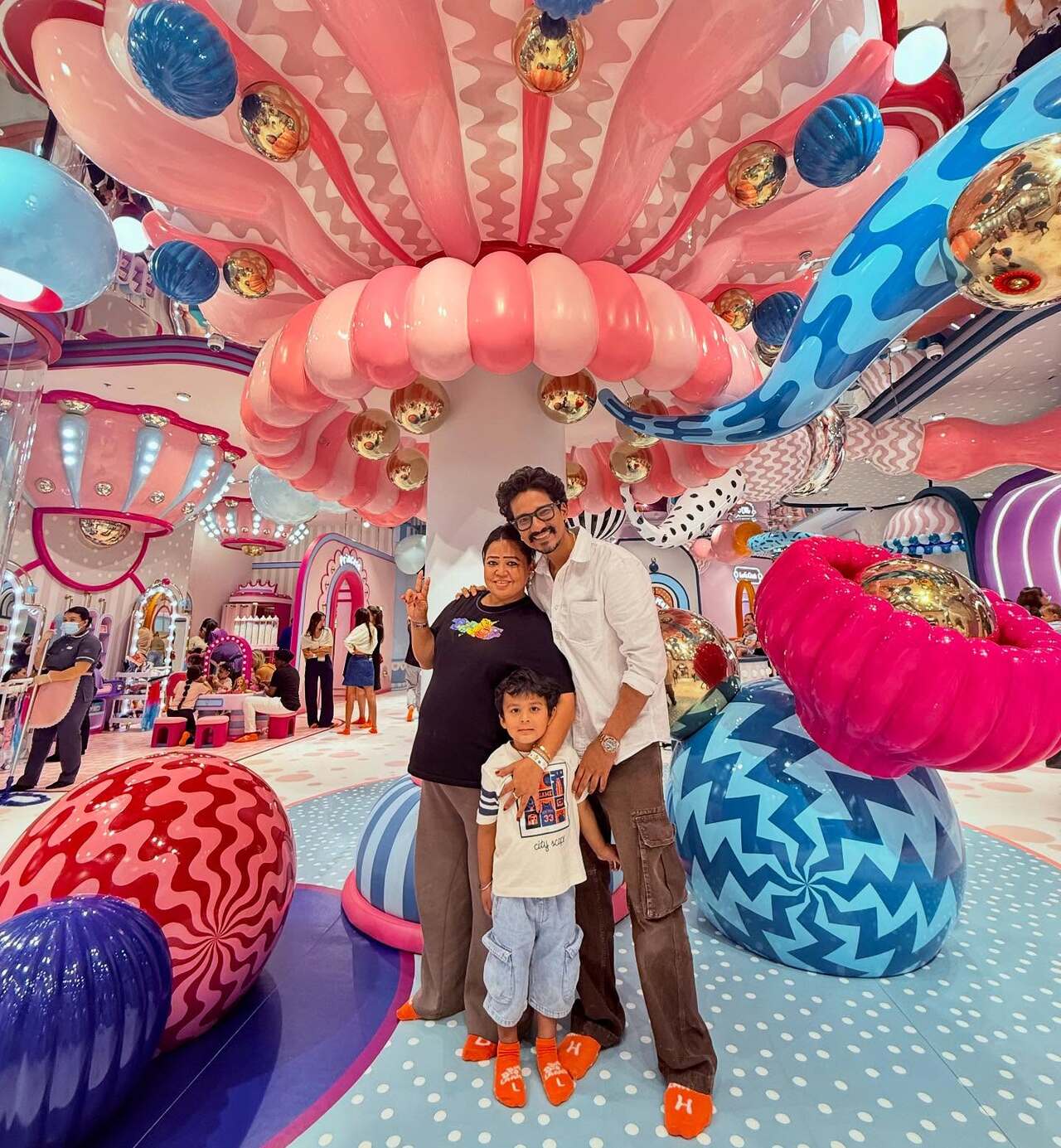 <p>Bharti Singh embraced comfort with style in a casual black tee paired with matching pants, effortlessly glowing with her baby bump.</p> <p>Bharti Singh embraced comfort with style in a casual black tee paired with matching pants, effortlessly glowing with her baby bump.</p>