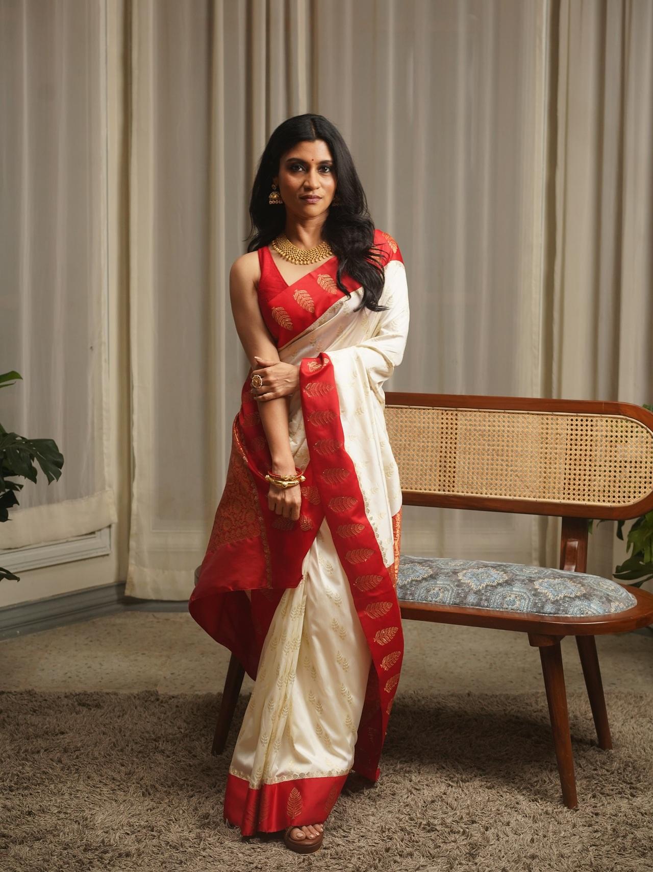 Konkona looks stunning in this classic red-and-cream saree. The rich red border and golden motifs give the outfit a festive, traditional feel.