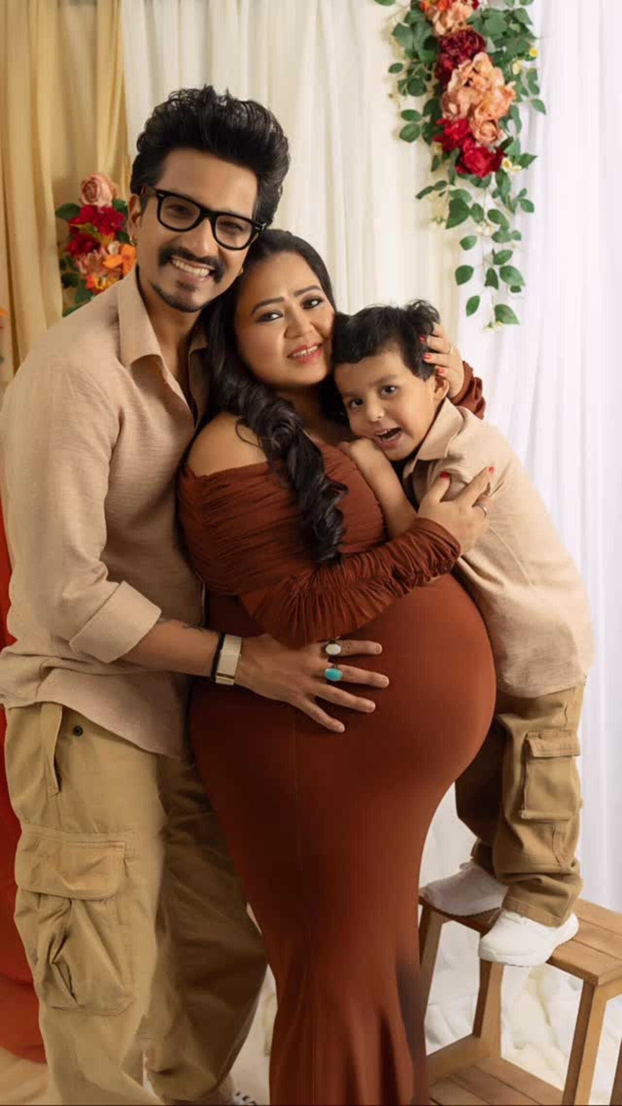 <p>Bharti adorably poses for a perfect family picture and looks breathtaking in brown ribbed off-shoulder attire.</p> <p>Bharti adorably poses for a perfect family picture and looks breathtaking in brown ribbed off-shoulder attire.</p>