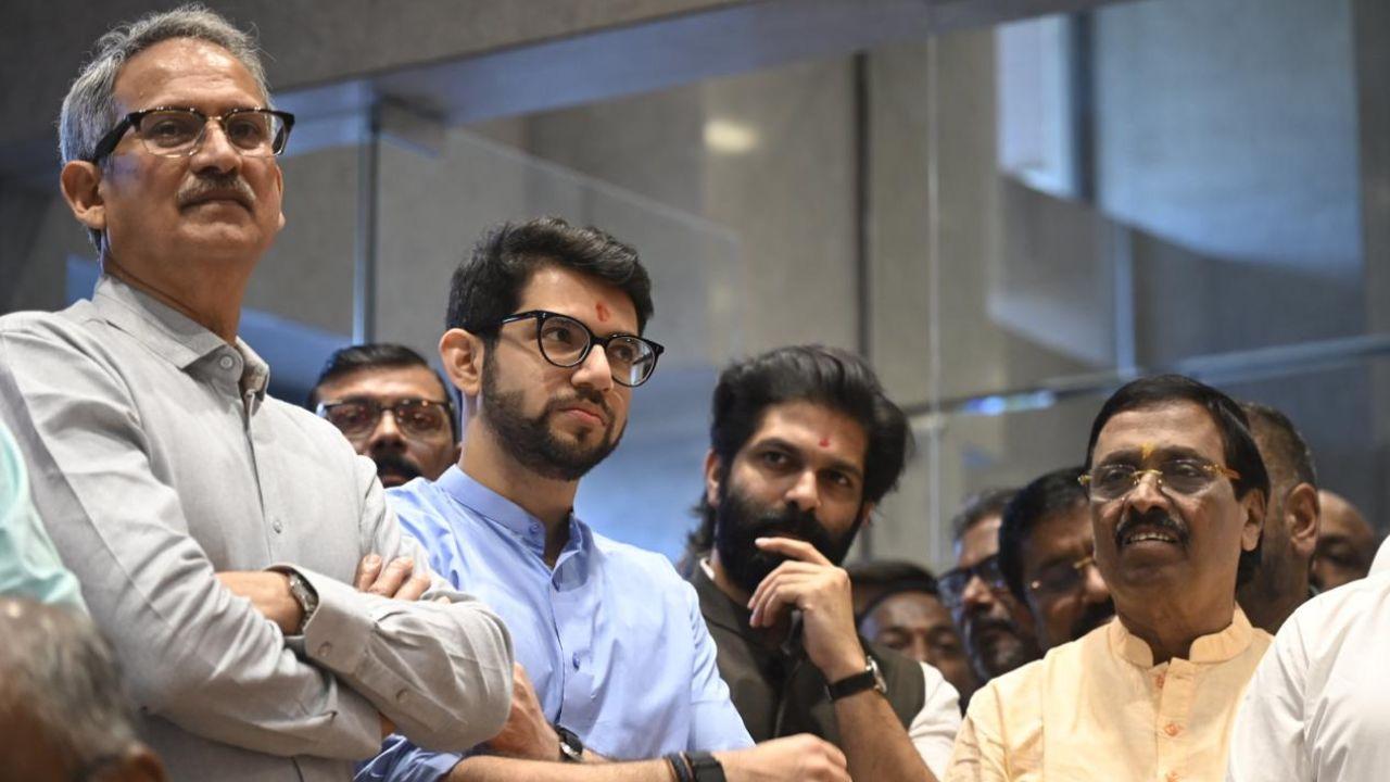 <p>The wives of both the leaders, Sharmila Thackeray and Rashmi Thackeray, were also seen together during the press conference</p>