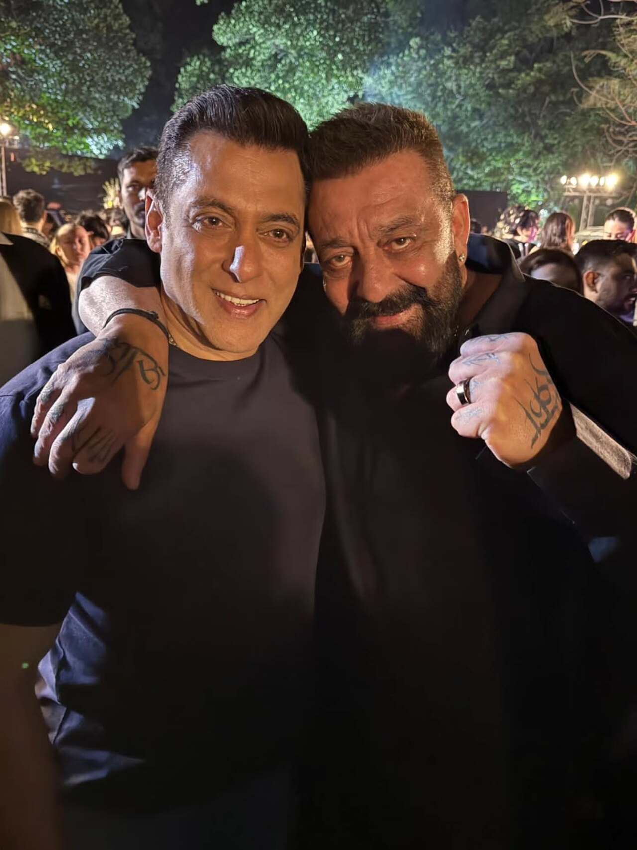 <p>Salman`s close friend Sanjay Dutt also attended the bash and he looked all excited for birthday celebrations. the actors twinned in black.</p>