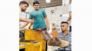 Ahead of Christmas, learn to create unique festive decor with glass in Govandi