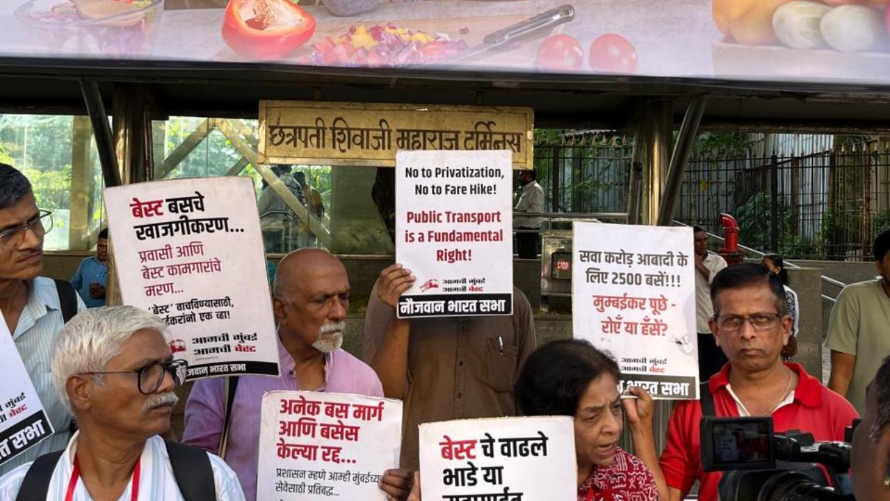The protesters also raised concerns about the privatisation of BEST buses