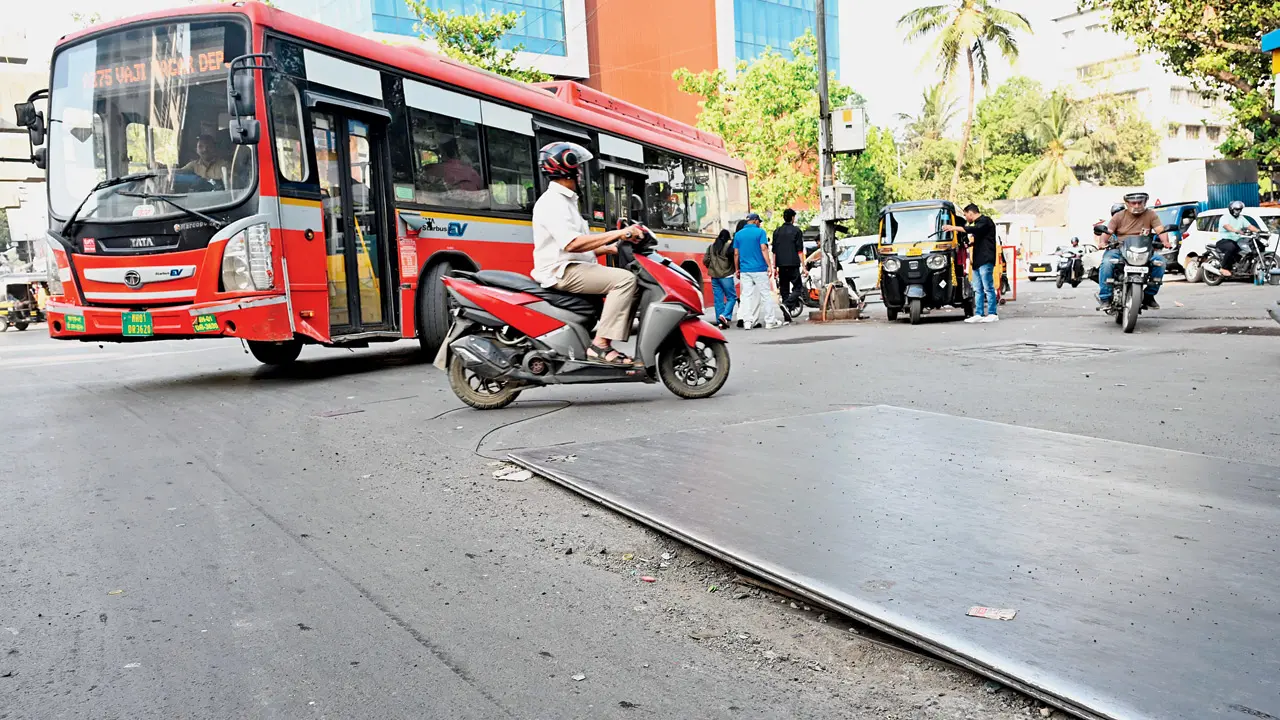 Mumbai: 15 days on, SV Road’s deadly skid trap remains unrepaired