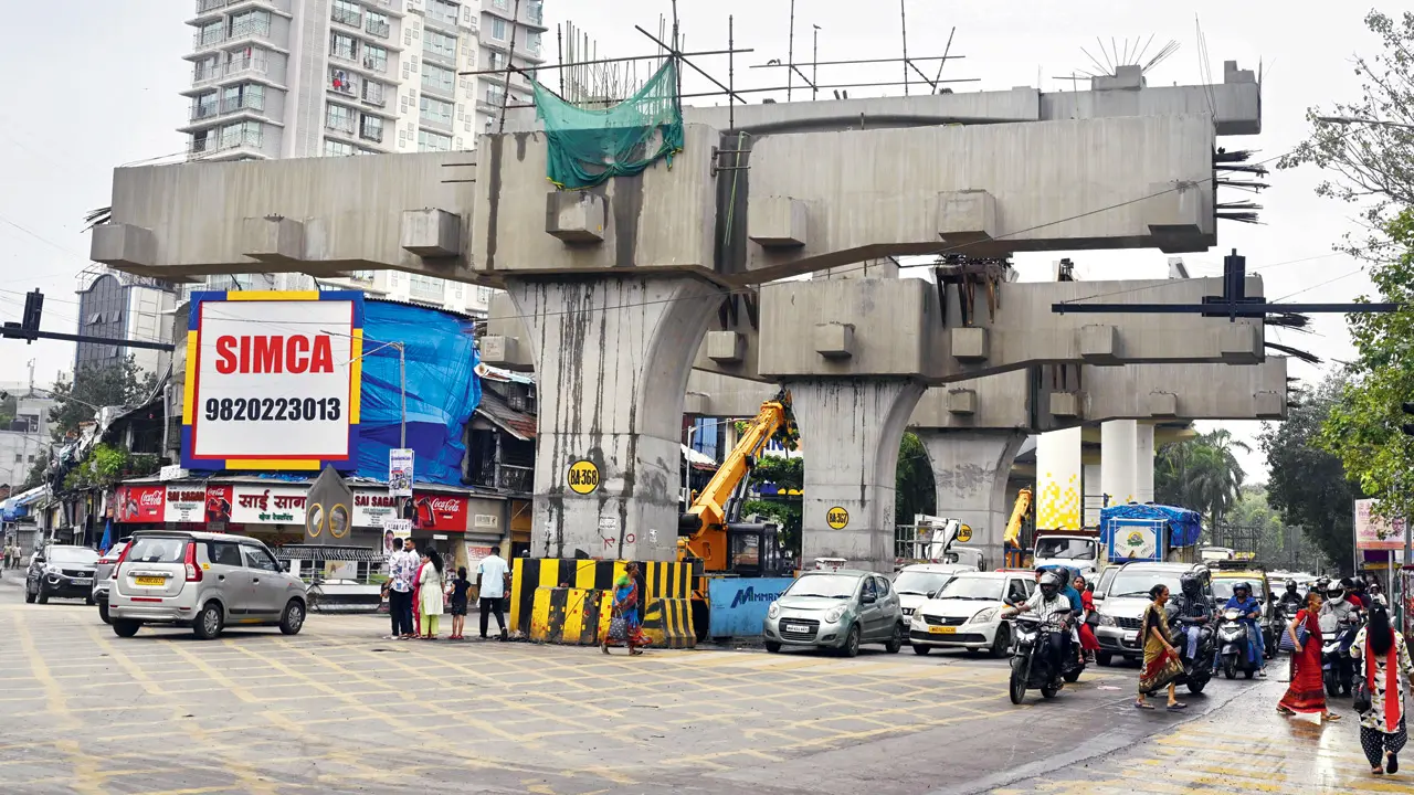 New foot overbridge to ease pedestrian chaos near Bandra's Lucky Hotel junction