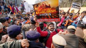VHP, Bajrang Dal protest near Bangladesh High Commission, clash with police