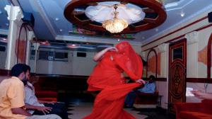 Mumbai: Bar girl orders hit job on jealous client, man stabbed in Borivali