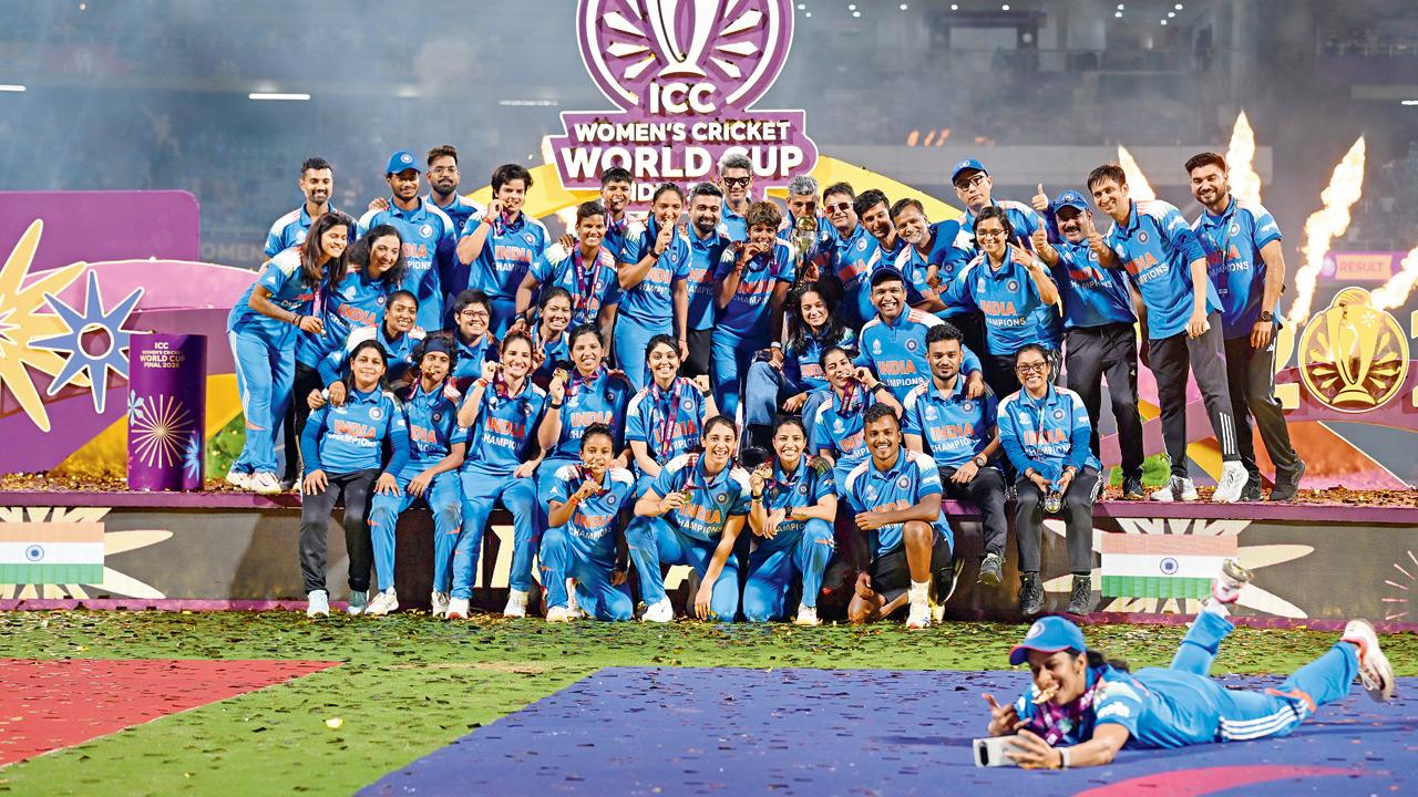 <p>The Indian women&rsquo;s cricket team celebrate with the trophy after winning the ICC Women&rsquo;s Cricket World Cup 2025 ODI final against South Africa at the DY Patil Stadium in Navi Mumbai. PIC/ATUL KAMBLE</p>