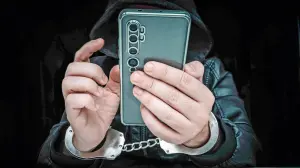 Malad gas agency owner allegedly extorted of Rs 99 lakh by fake police gang