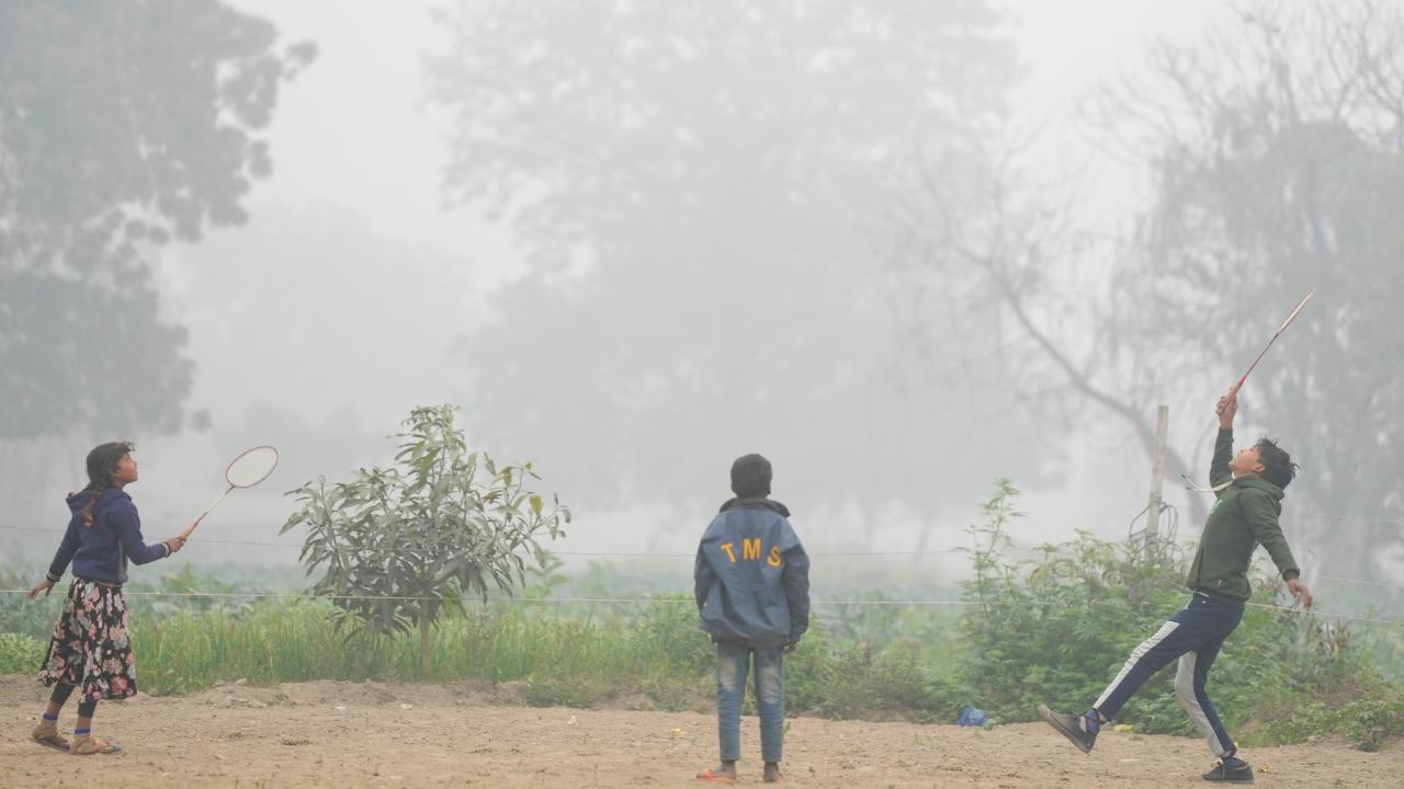 <p>Data from the Central Pollution Control Board`s (CPCB) Sameer app on Tuesday showed 16 air quality monitoring stations in the `severe` category, while 21 stations recorded air quality in the `very poor` category.</p>