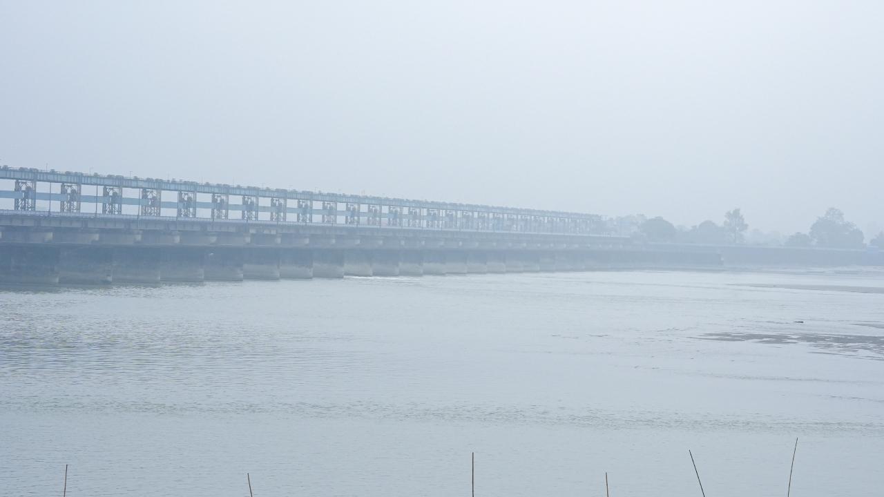 <p>At Palam, moderate fog was observed with visibility registered around 300 metres at 8.30 am, it added.</p>