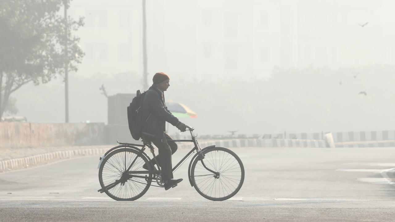 Air quality worsens in Delhi, AQI settles in 'severe' zone