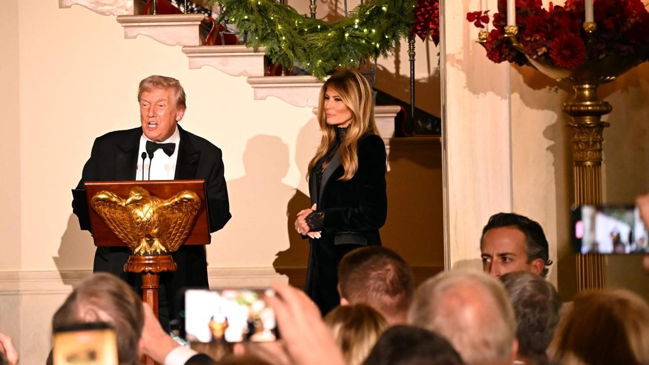 The event unfolded shortly after 8 pm, as guests in tuxedos and ball gowns filled the Cross Hall to capacity, leaving little room to move. The President’s Own Marine Band played near the front entrance, while Vice President JD Vance and Second Lady Usha Vance stood just inside the door as lawmakers and spouses awaited the President’s arrival.