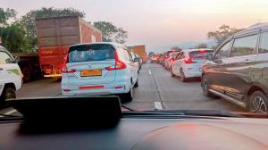 Traffic snarls bring Mumbai-Pune Expressway to a standstill during Christmas