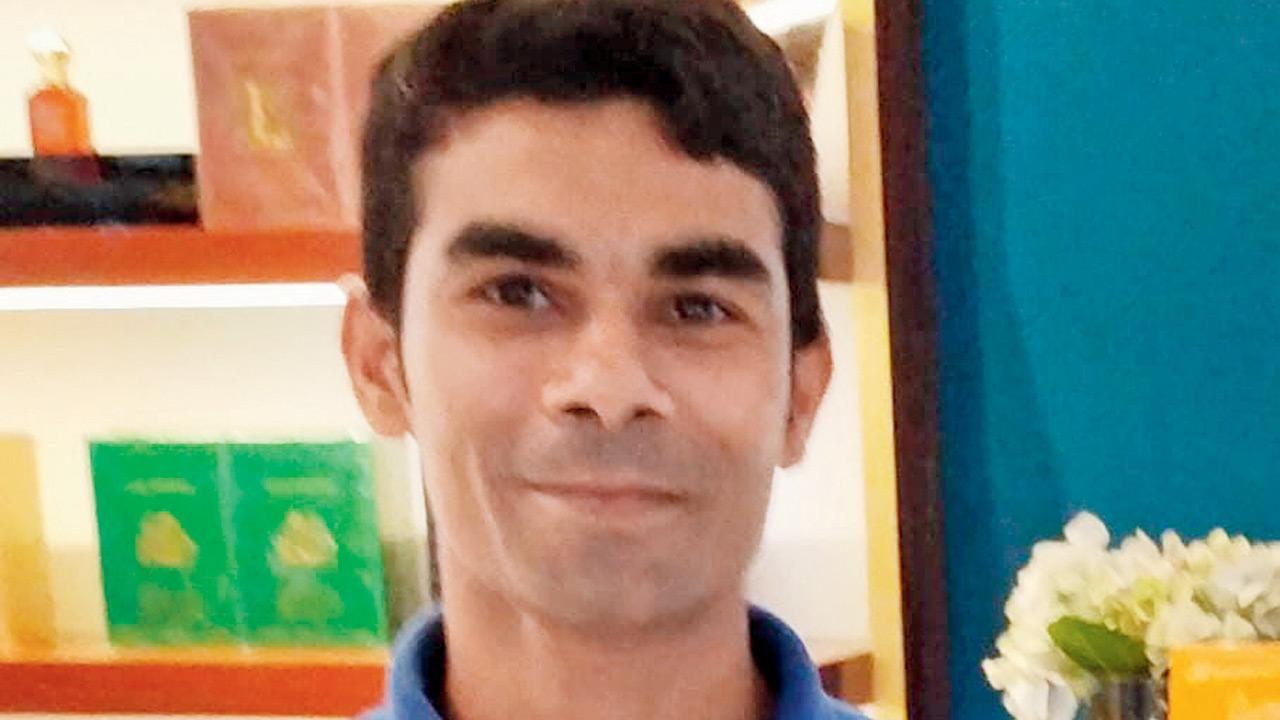 Uzair Khan, IndiGo ground staff