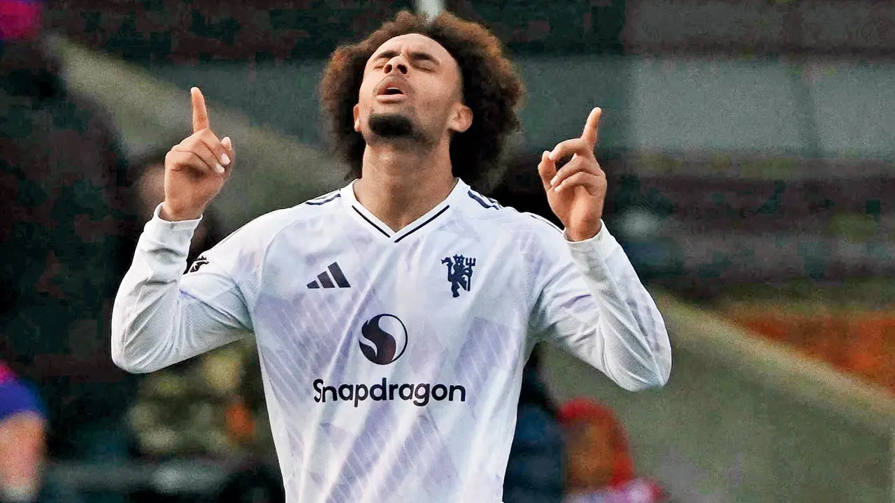Manchester United`s Zirkzee nets maiden EPL goal in win over Palace