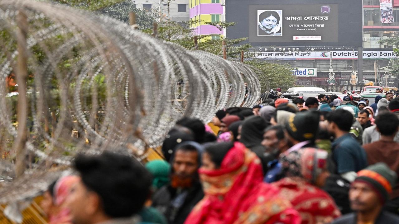 <p>A billboard featuring Bangladesh`s late PM Khaleda Zia is displayed outside the barricaded Evercare Hospital in Dhaka on Tuesday</p>