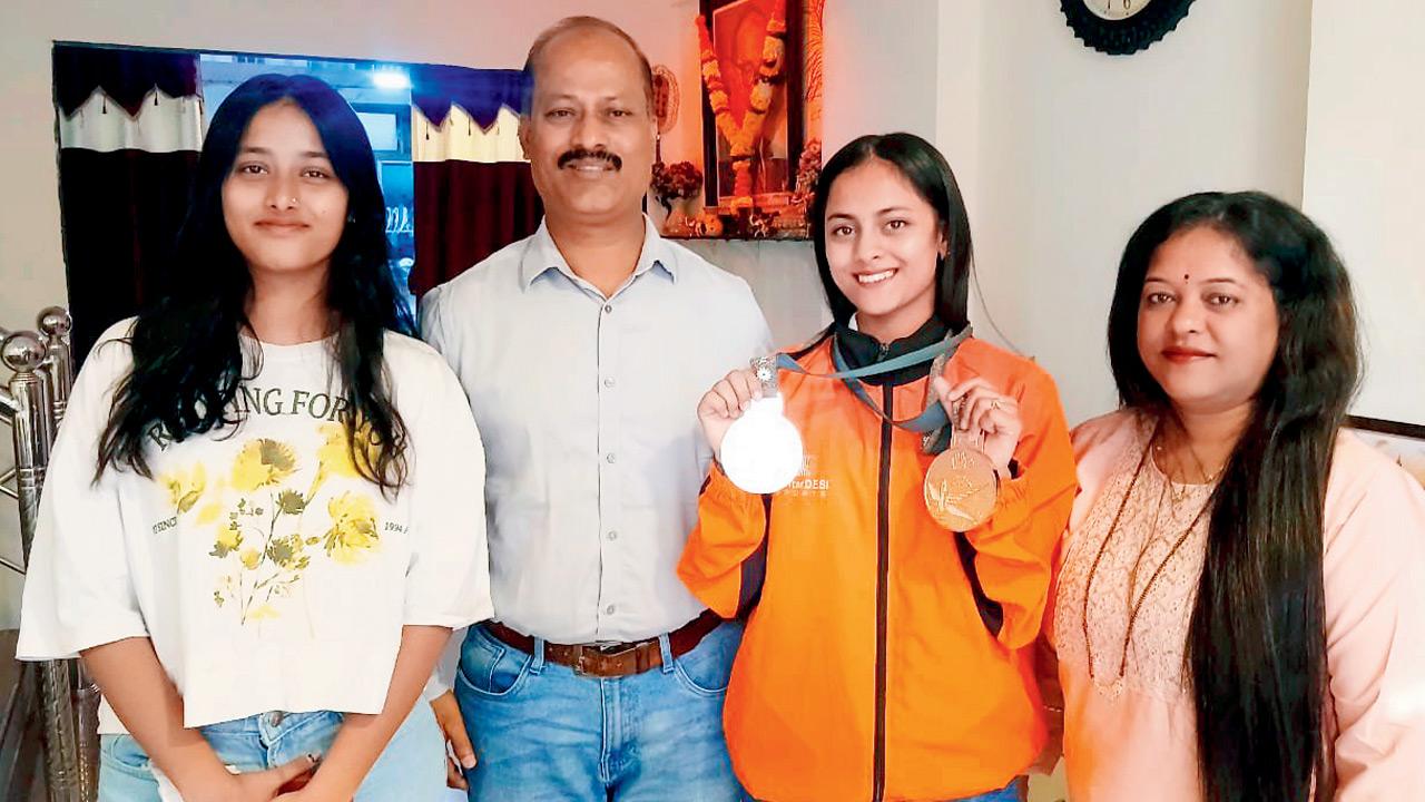 Komal Waghmare (in orange top), with her sister, father Milind, and mother Archana. PICS/AMARJEET SINGH
