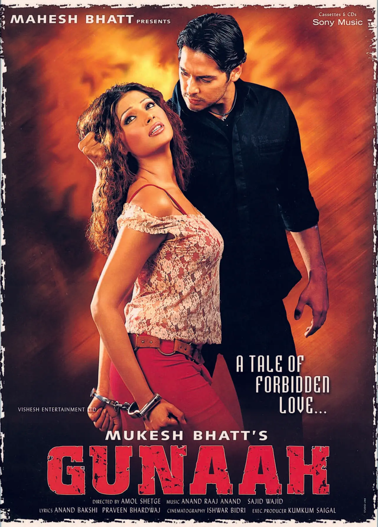 Gunaah
In the 2002 film, Dino Morea played the lead role of Aditya S. Kashyap, a seemingly good man forced into crime by a corrupt system, who becomes entangled with an idealistic policewoman (Bipasha Basu) trying to reform him. Their chemistry again stood out.
