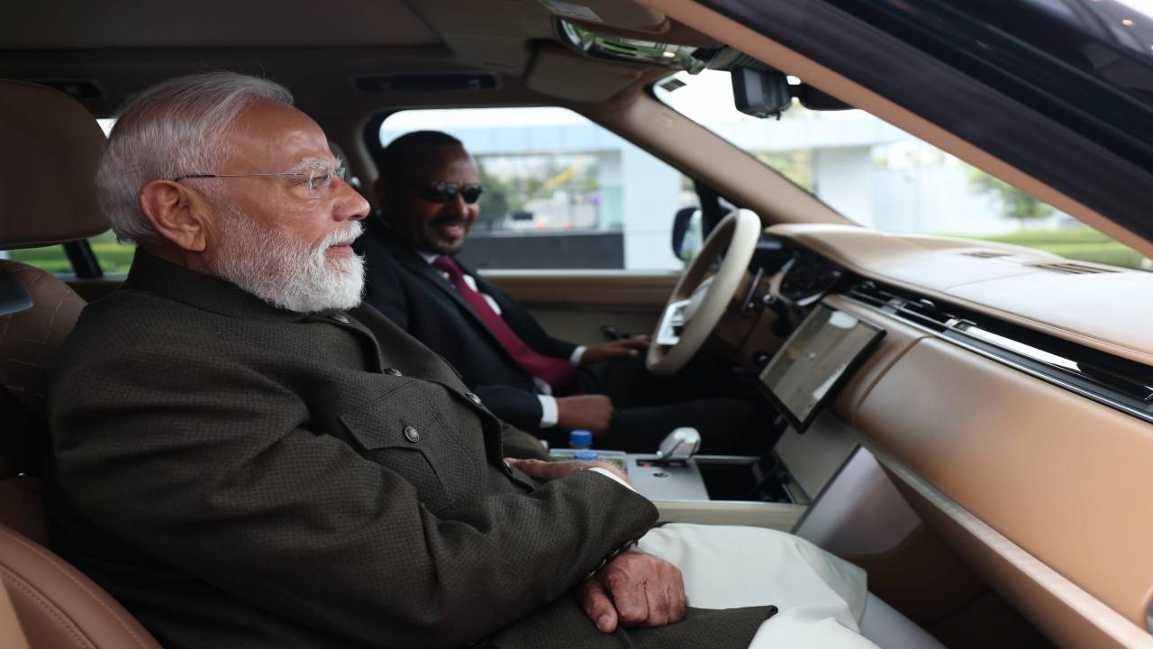 In unique gesture, Ethiopian PM Abiy Ahmed drives PM Modi to hotel
