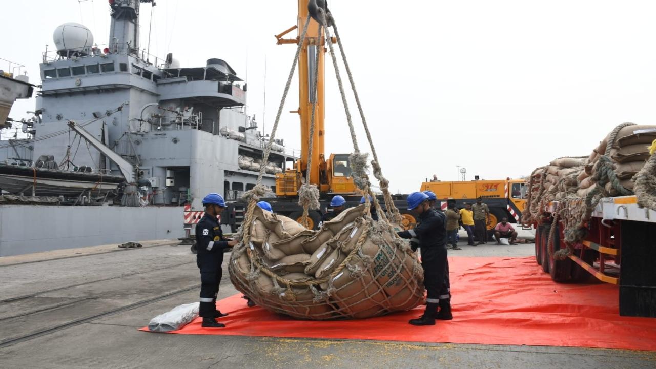 The LCUs reached Colombo on Sunday morning and handed over essential material to Sri Lankan authorities, the Defence Ministry said