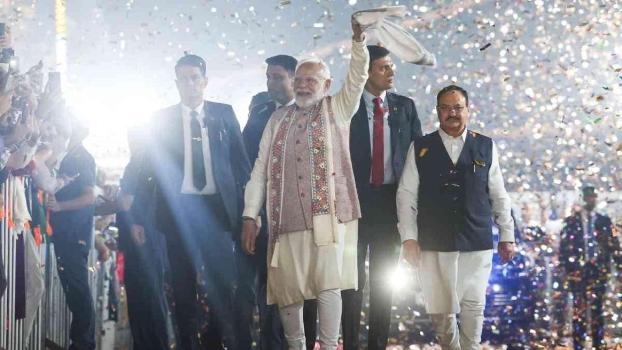 <p>PM Modi addresses supporters from the BJP headquarters after the party’s sweeping victory in the Bihar Assembly polls.</p> <p>PM Modi addresses supporters from the BJP headquarters after the party’s sweeping victory in the Bihar Assembly polls.</p>