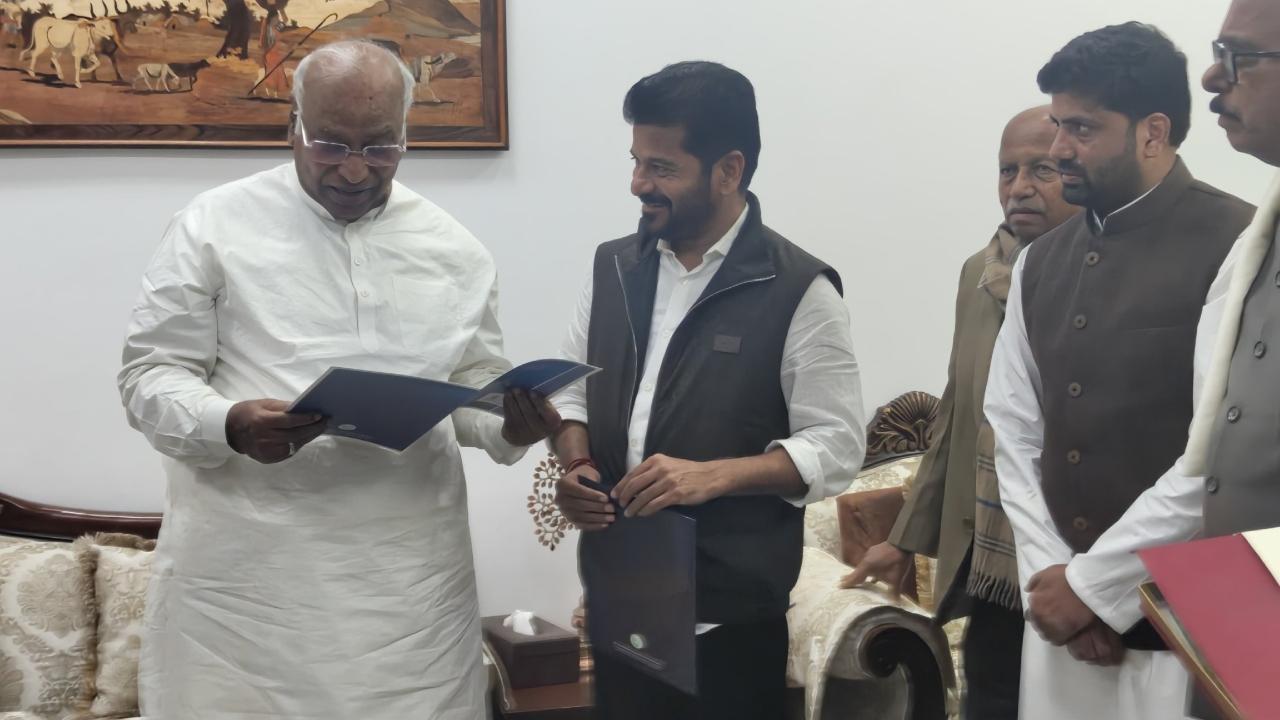 The leaders discussed key issues concerning the state and the party's ongoing organisational matters, according to party sources.