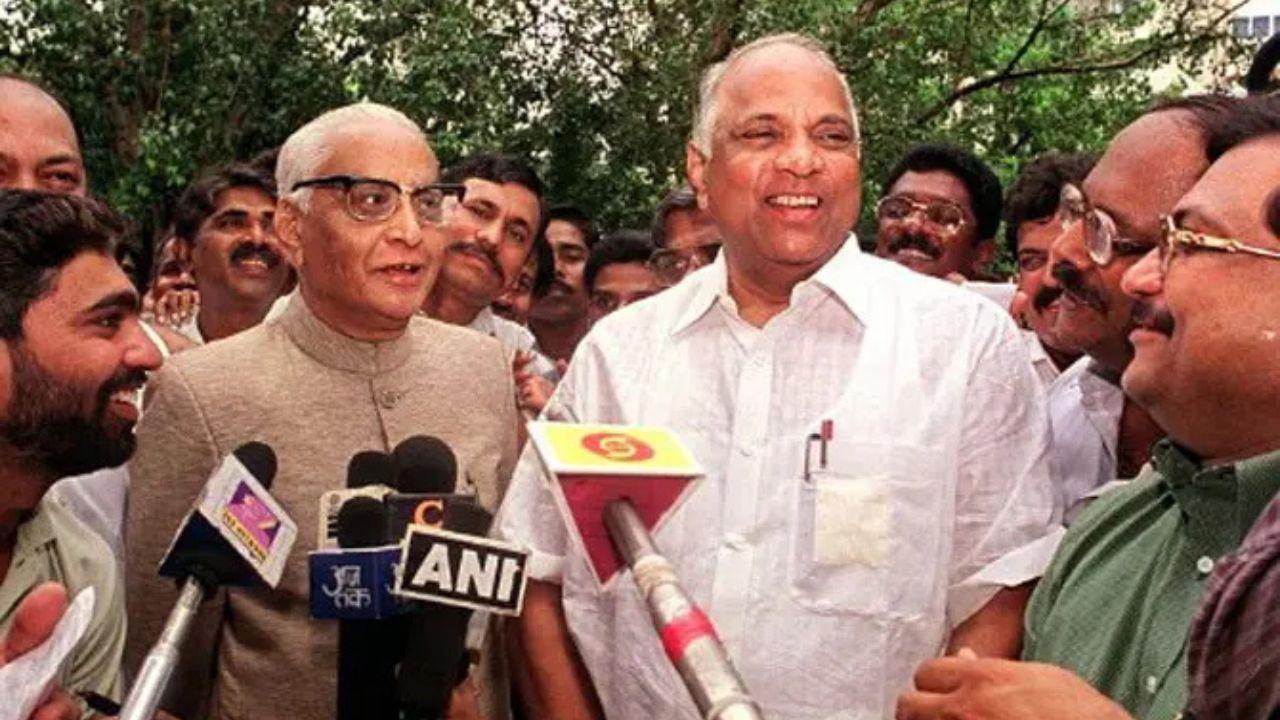 Sharad Pawar formed the Nationalist Congress Party (NCP) in 1999, after separating from the Indian National Congress. PIC/ Mid-Day archives 