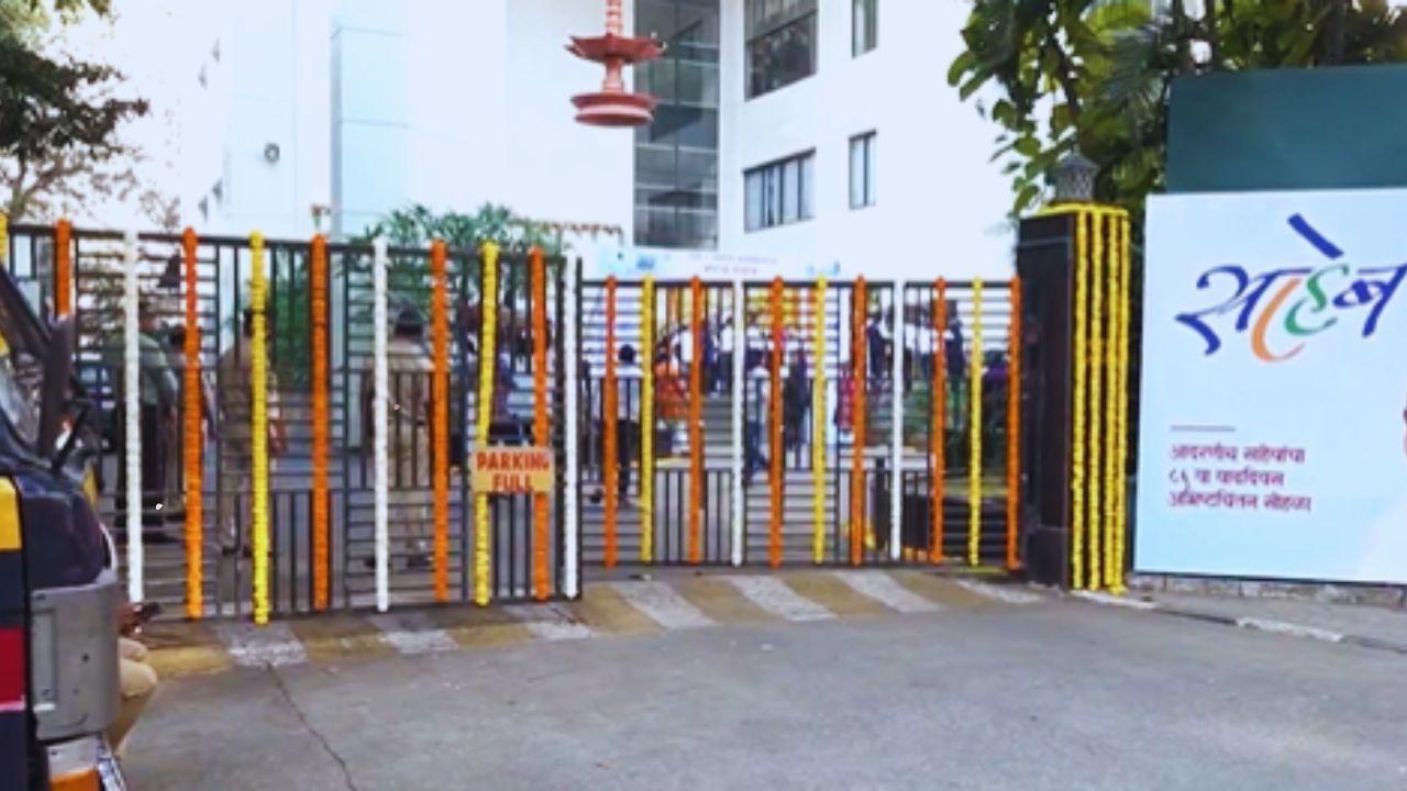 The gate of the centre was also decorated with flowers