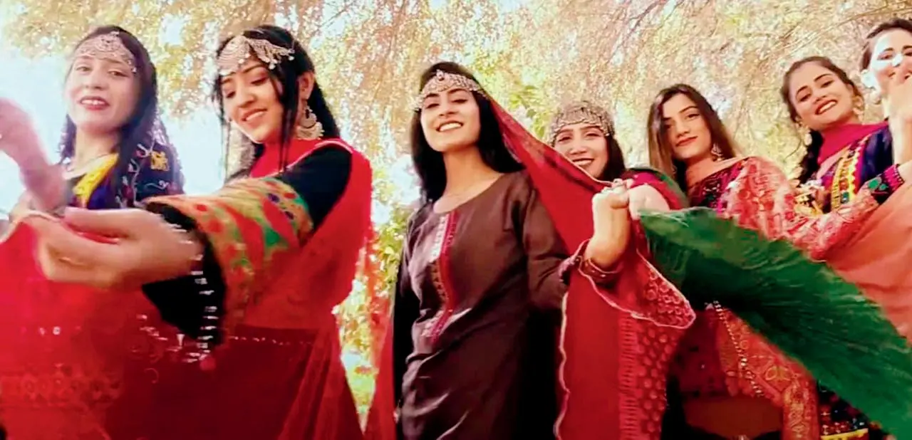 Women from the Sindh region in Pakistan perform a group dance. Pic Courtesy/Wikimedia Commons