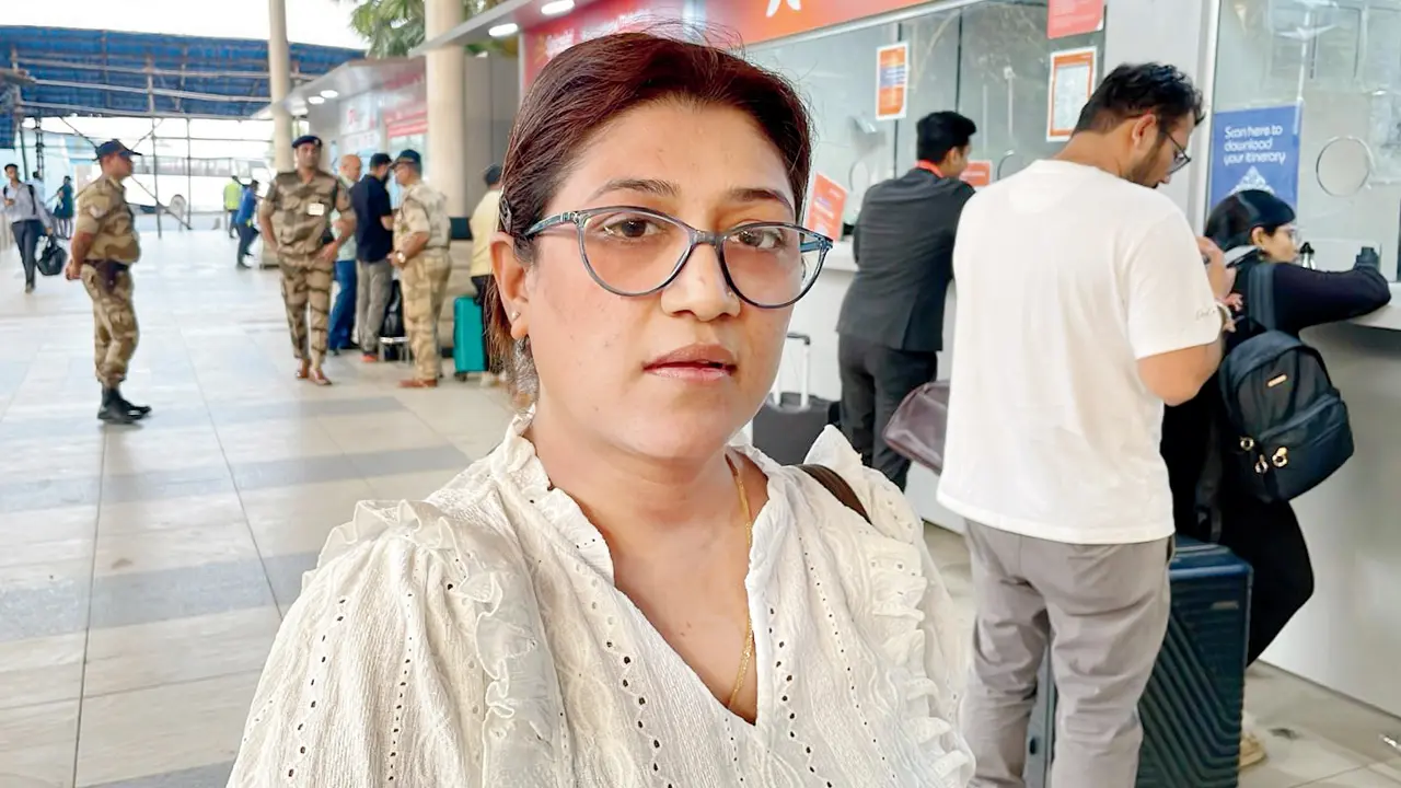 Sayantani Sarkar, relative of flier