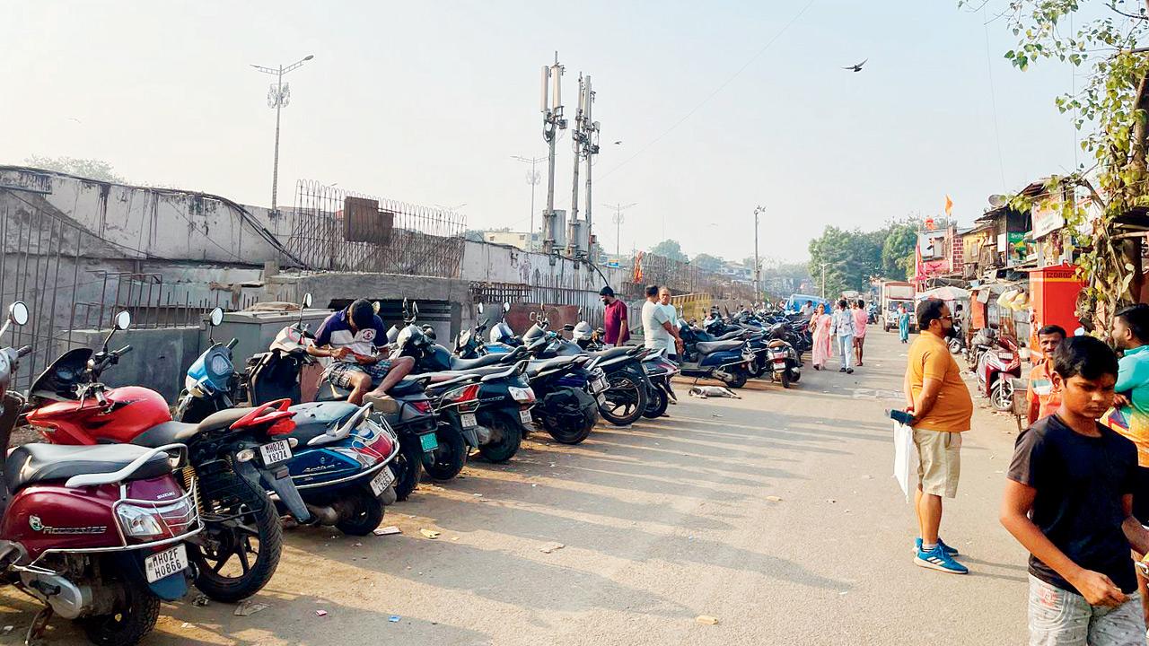 The service road on the eastern side of WEH is quite spacious. PICS/MADHULIKA RAM KAVATTUR