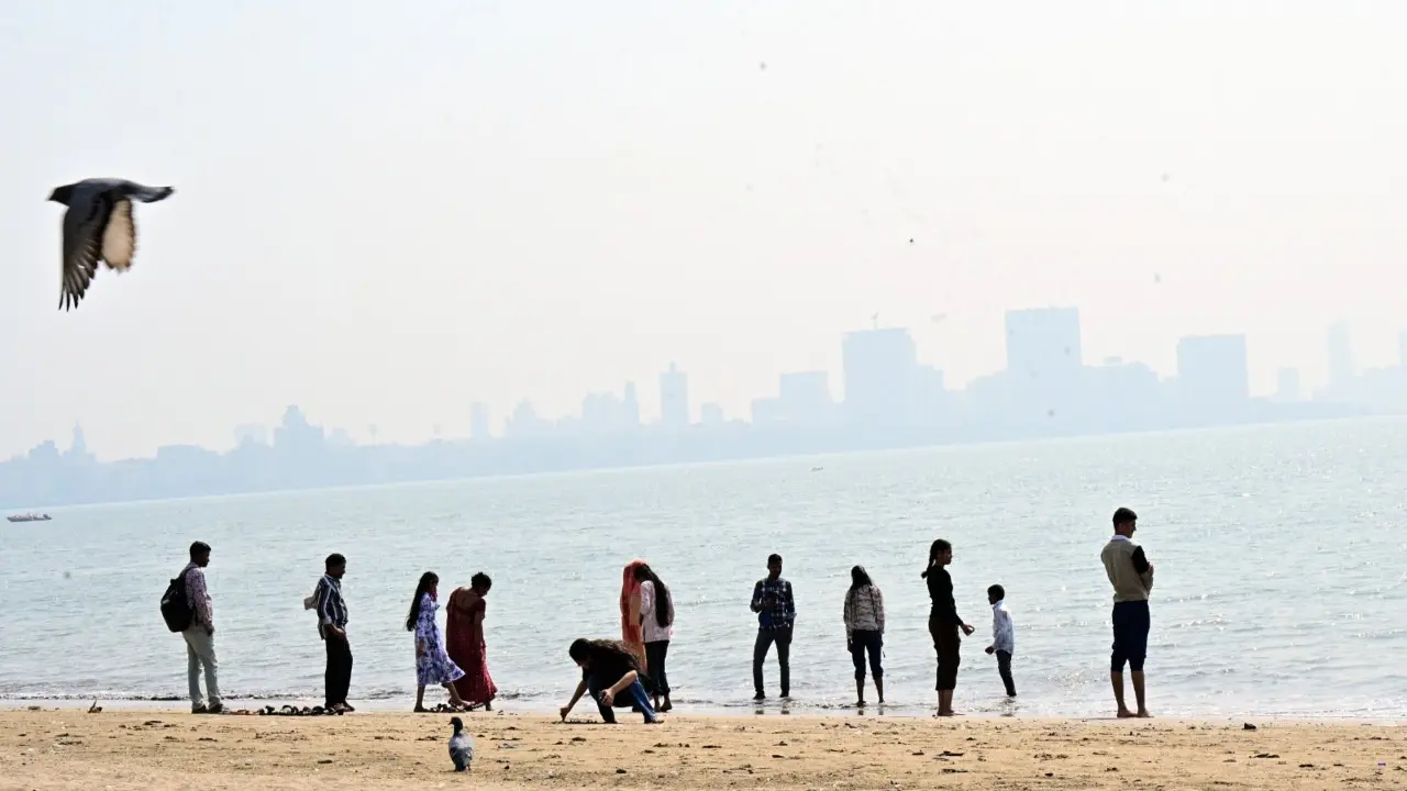 IN PICS: Smog blankets skyline on Sunday evening as city records AQI of 113  