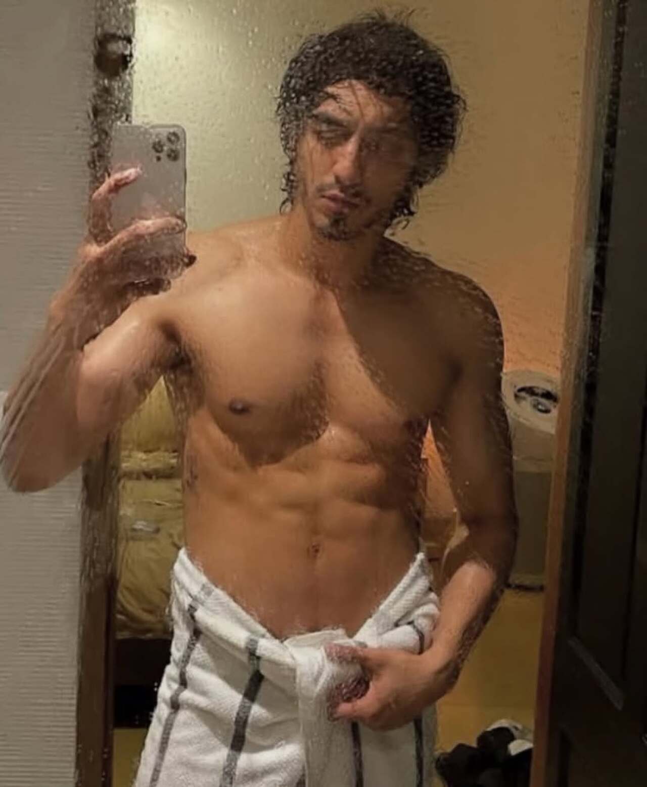 Heartthrob mode activated! Shirtless and irresistible, Ahaan Panday owns the frame yet again as he flaunts his washboard abs.