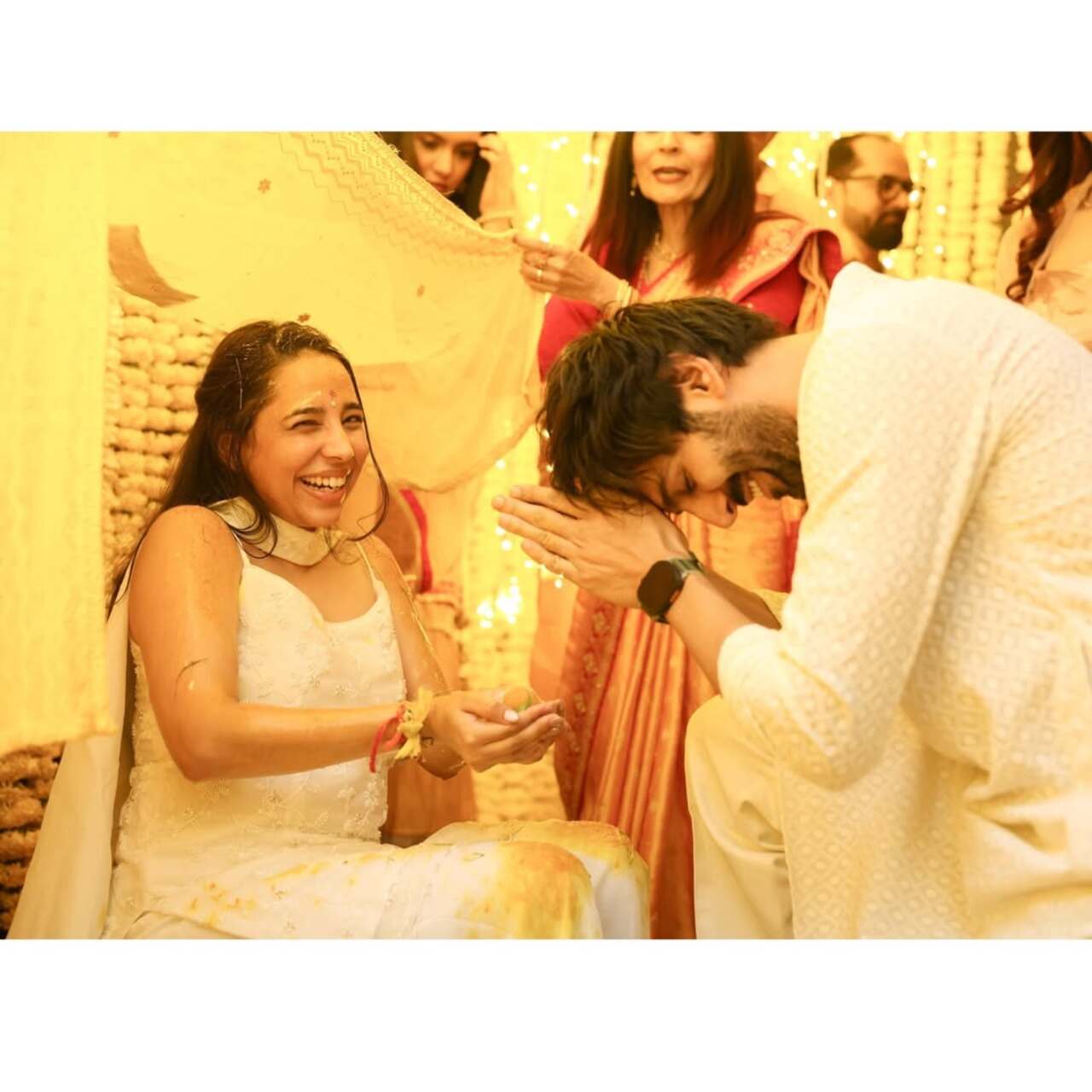 <p>Kartik Aaryan`s sister Kritika Tiwari is all set to tie the knot on 4th December. For the joyous occasion, the actor took time out of his busy schedule and fulfilled brother duties.</p> <p>Kartik Aaryan`s sister Kritika Tiwari is all set to tie the knot on 4th December. For the joyous occasion, the actor took time out of his busy schedule and fulfilled brother duties.</p>