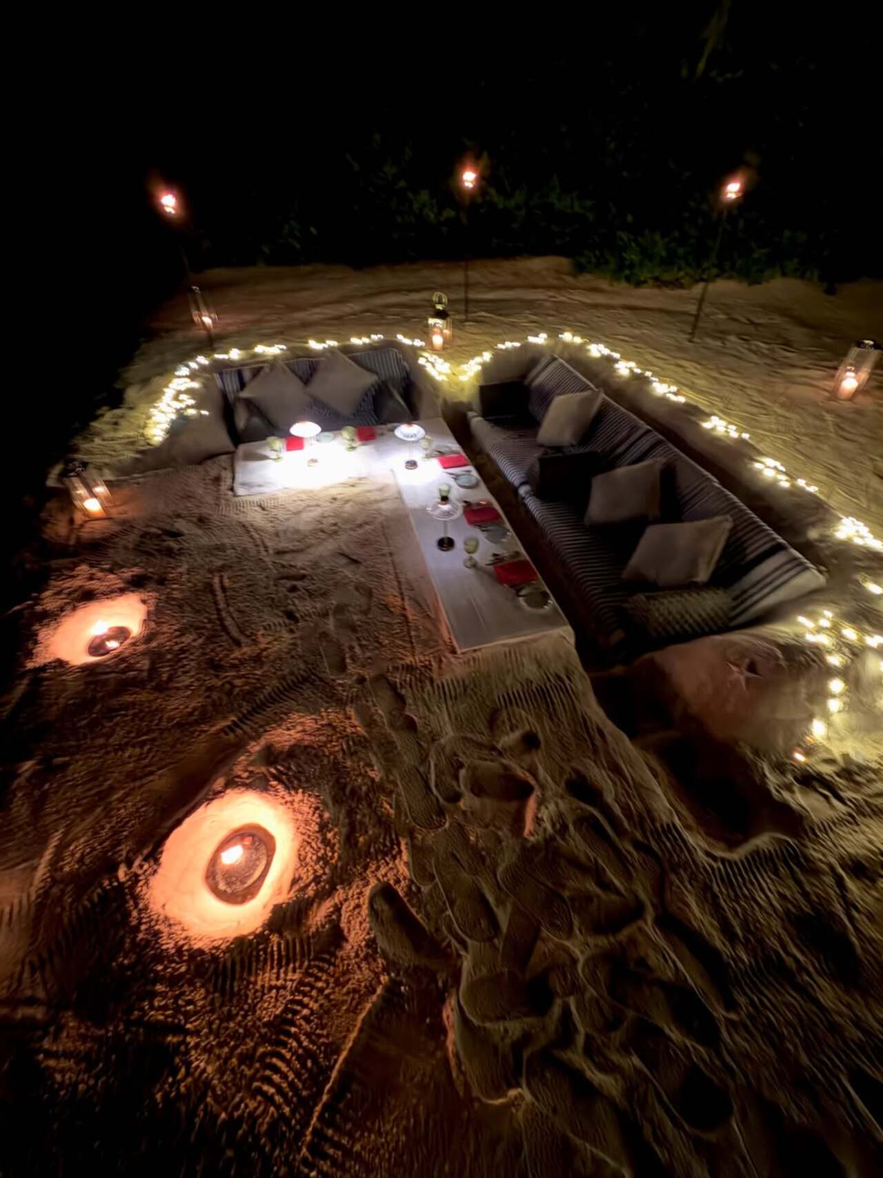 The diva also shared a mesmerising glimpse of a lighted-up dinner setup, and it looked nothing short of amazing.