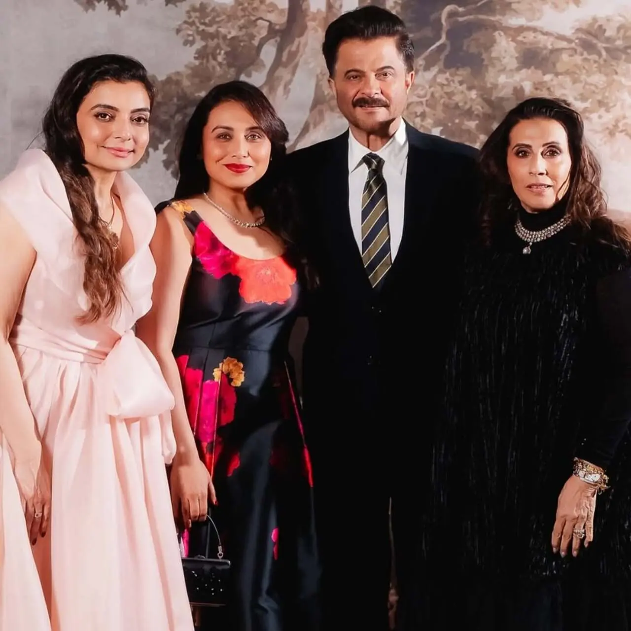 Nayak co-stars Rani Mukerji and Anil Kapoor also posed together for a photo. Anil's wife Sunita also joined them.